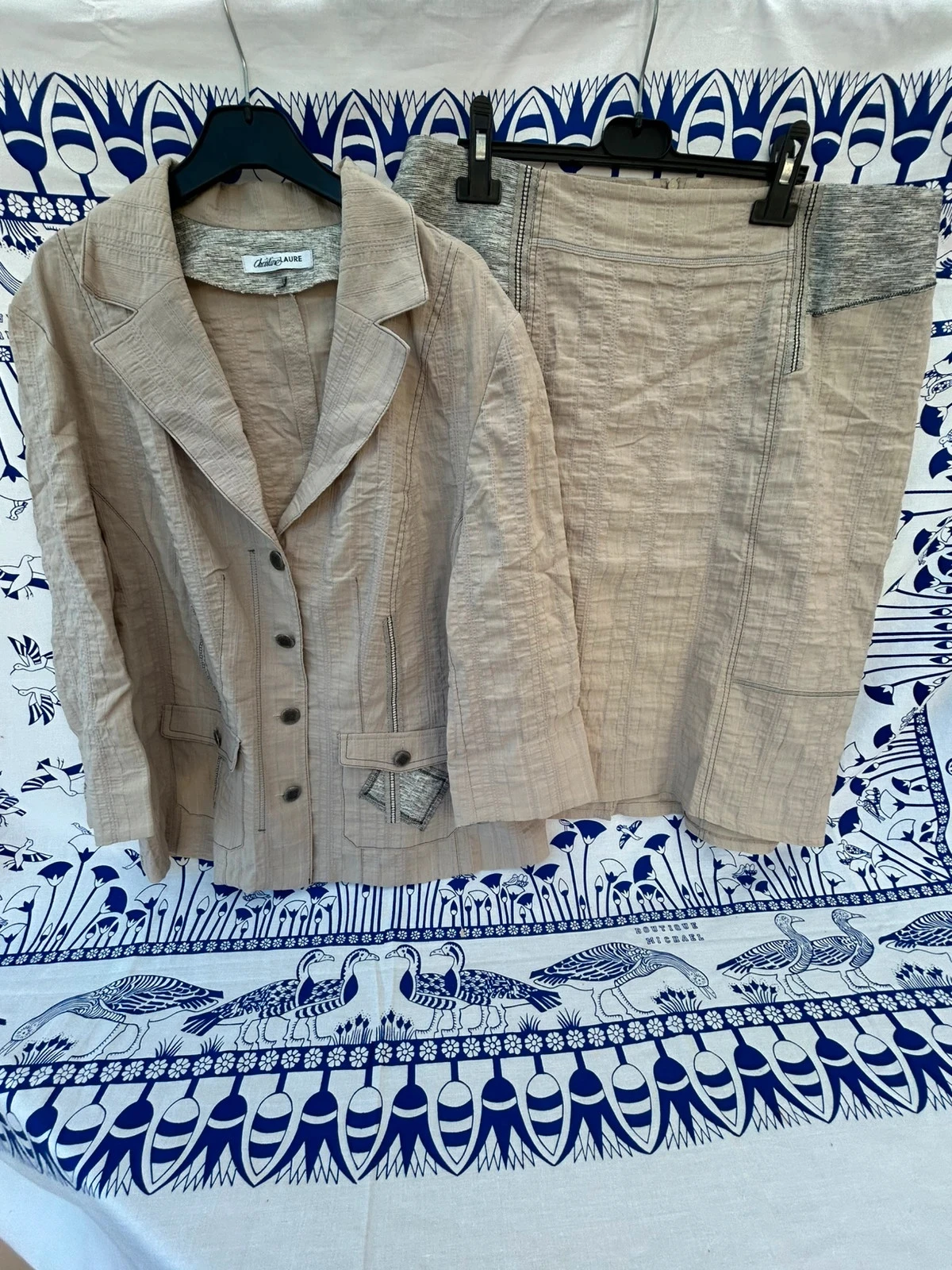 Costume 48/50 4XL/5XL Christine Laure très bon état beige /gris femme